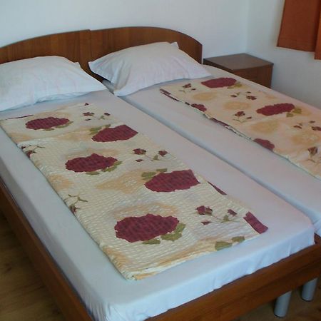 Zora Guest House Primorsko Esterno foto