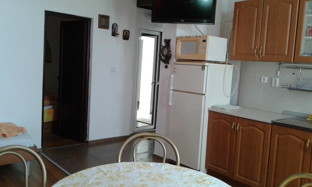 Zora Guest House Primorsko Esterno foto
