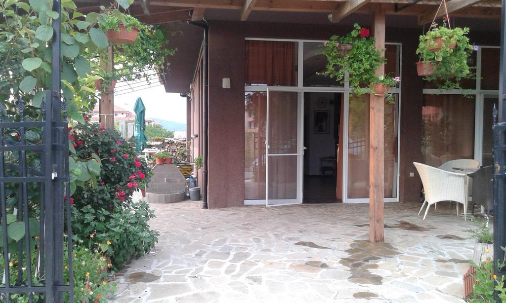 Zora Guest House Primorsko Esterno foto