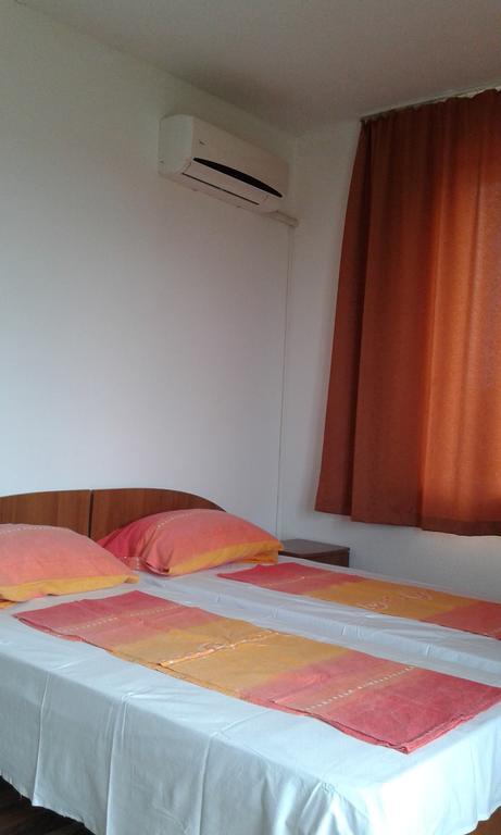 Zora Guest House Primorsko Camera foto