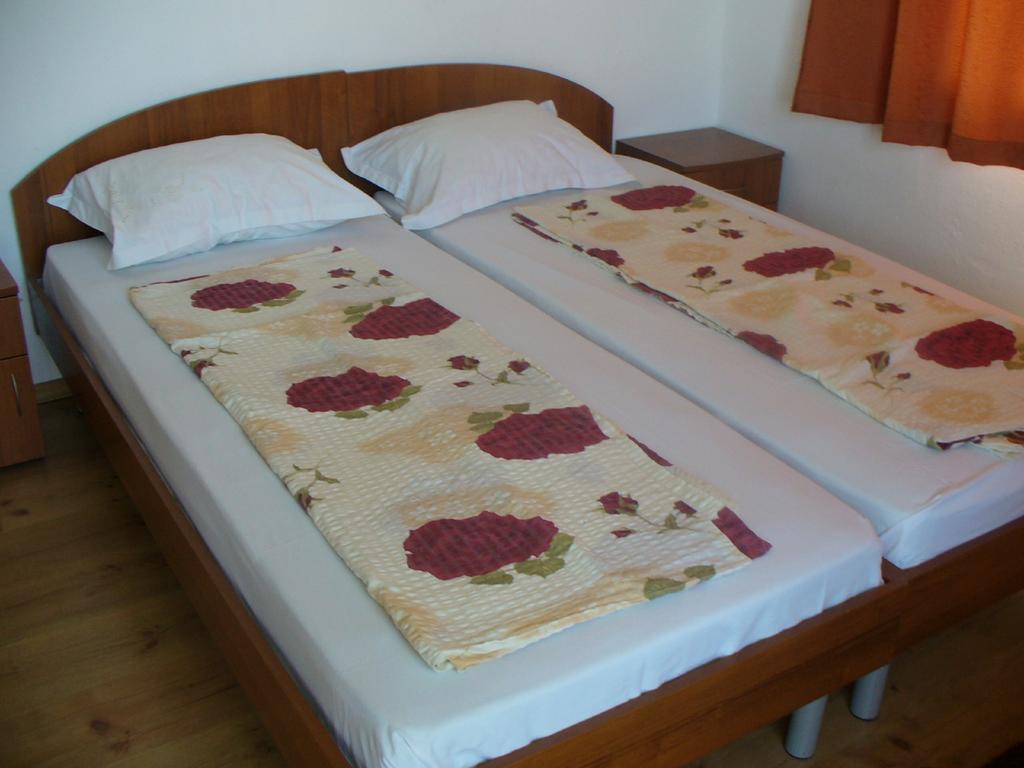 Zora Guest House Primorsko Esterno foto