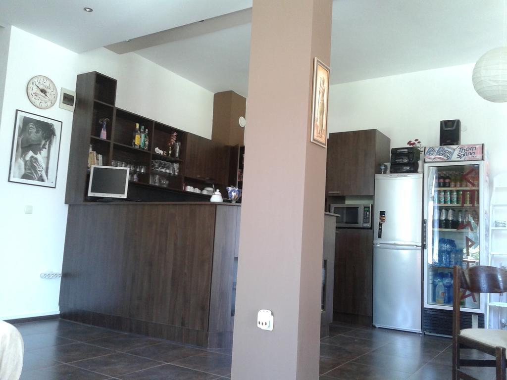 Zora Guest House Primorsko Esterno foto