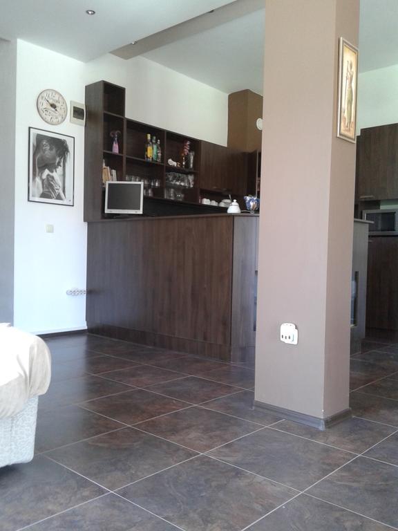 Zora Guest House Primorsko Esterno foto